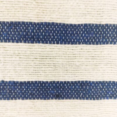 Couverture marocaine à pompons tissée à la main et colorée à la main