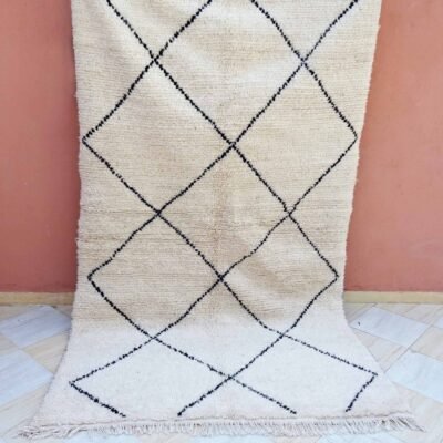 Tapis Beni Ourain au Maroc en laine de lin géométrique noué à la main