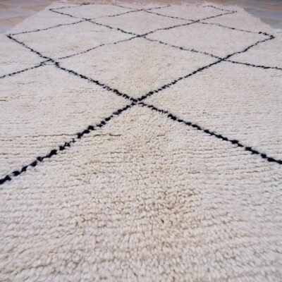 Tapis Beni Ourain au Maroc en laine de lin géométrique noué à la main