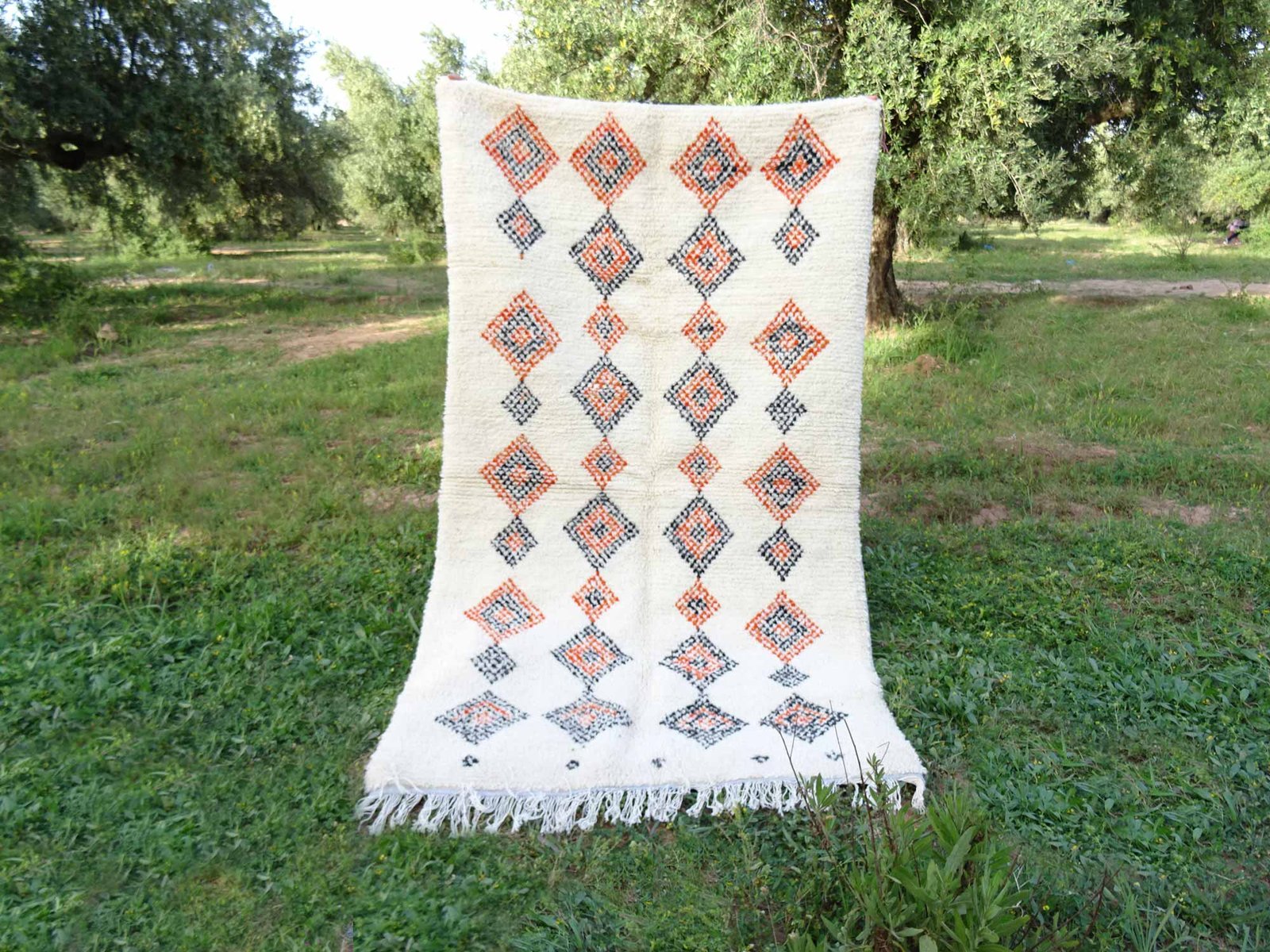 Tapis Azilal Marocain Fait Main Coloré 7.7x4.5 Pieds – Image 2