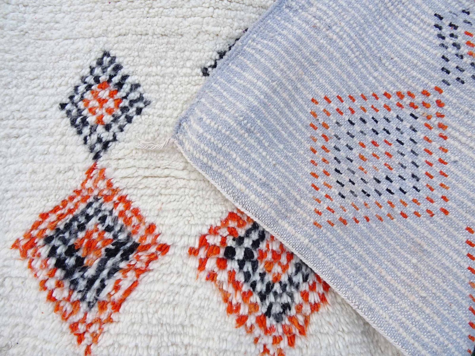 Tapis Azilal Marocain Fait Main Coloré 7.7x4.5 Pieds – Image 11