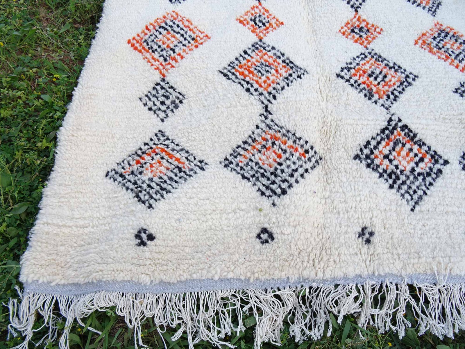 Tapis Azilal Marocain Fait Main Coloré 7.7x4.5 Pieds – Image 7