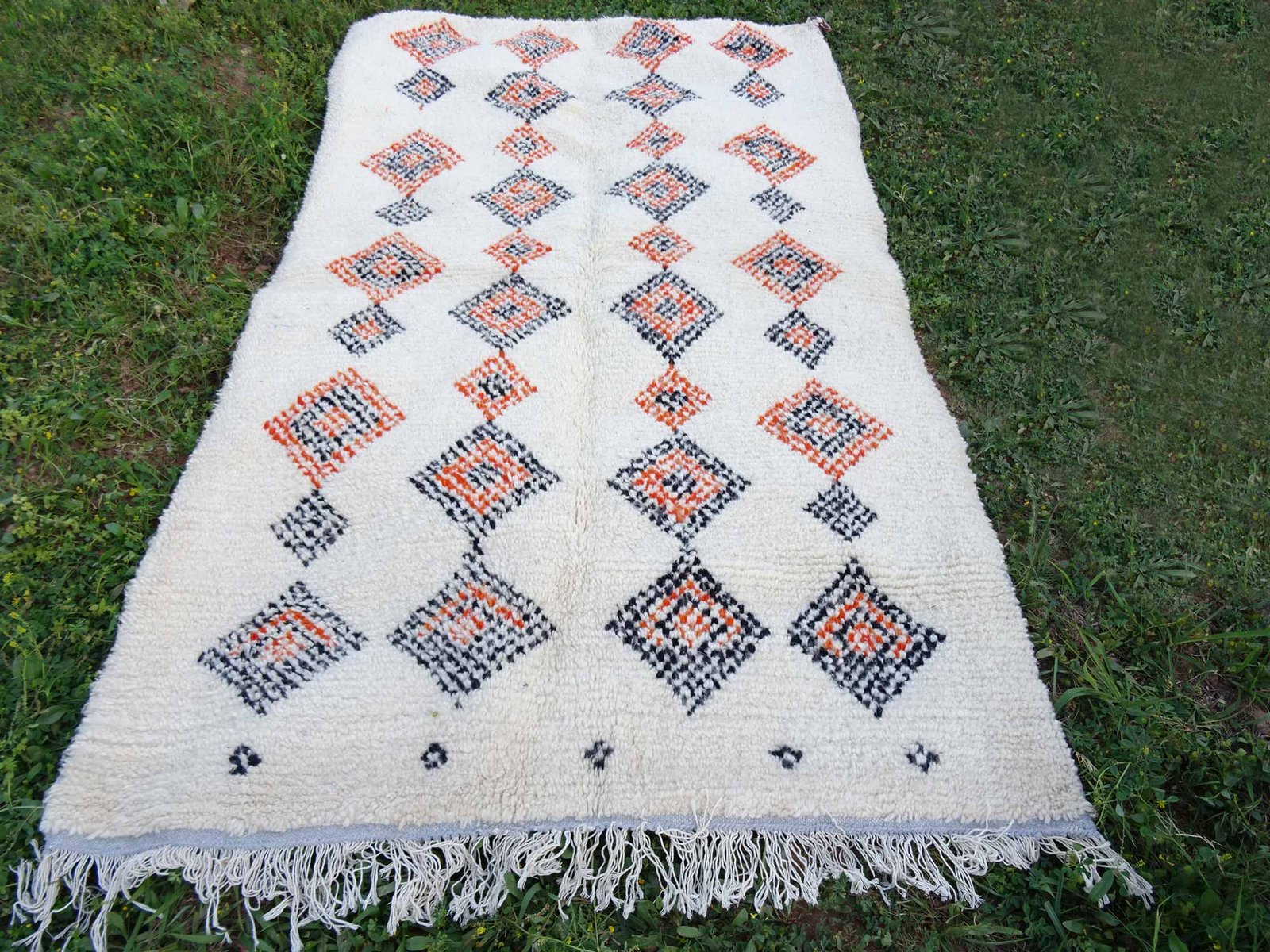 Tapis Azilal Marocain Fait Main Coloré 7.7x4.5 Pieds – Image 3