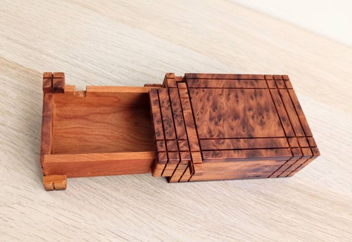 Coffret en bois avec ouverture secrète et compartiment caché – Image 5