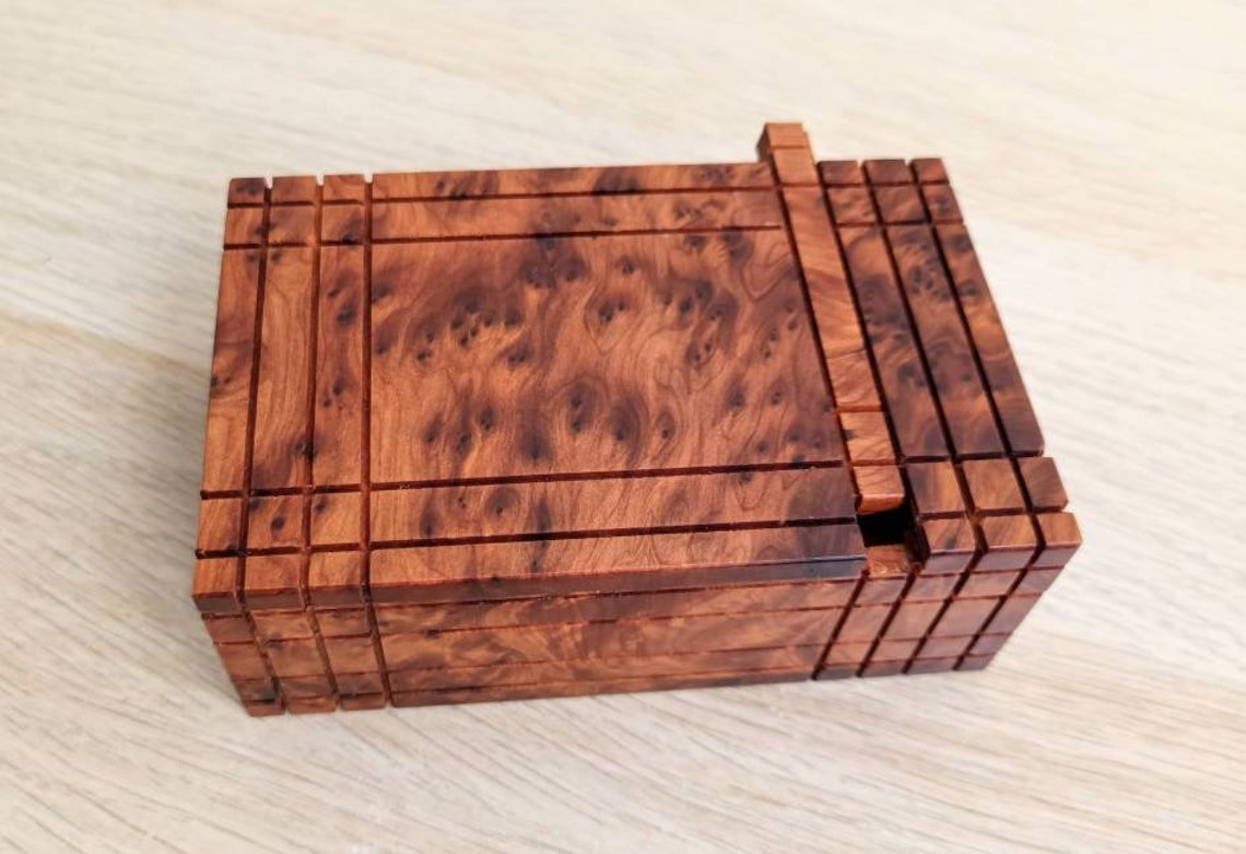 Coffret en bois avec ouverture secrète et compartiment caché – Image 3
