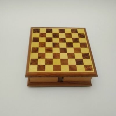 Jeu d&rsquo;échecs en bois de thuya fait main et jeu de backgammon du Maroc
