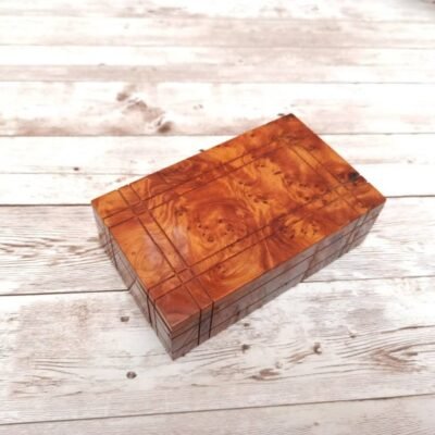 Boîte à bijoux en bois avec ouverture secrète